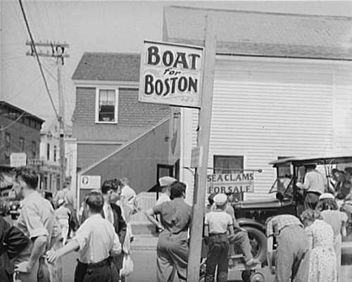 Provincetown tourists, 1940. Photo courtesy Library of Congress.