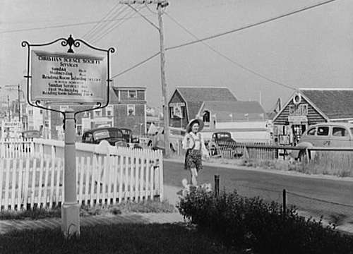 Provincetown tourists. Photo courtesy Library of Congress. 