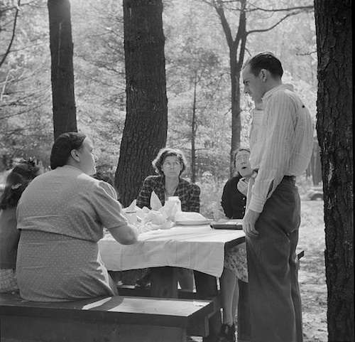 A picnic party along. Photo courtesy Library of Congress.