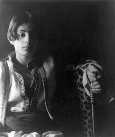 Kahlil Gibran by Fred Holland Day.
