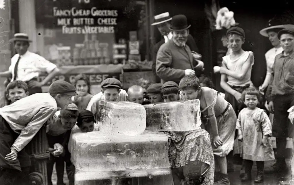Boys licking ice in New York City. Photo courtesy Library of Congress. 