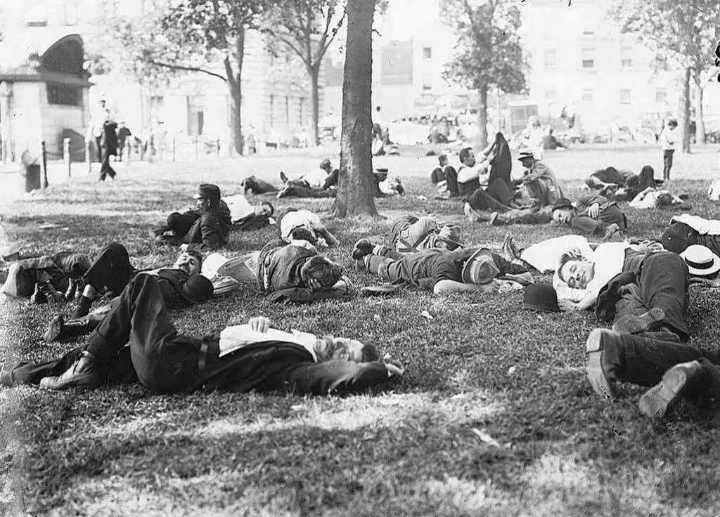 Sleeping in the park in New York during the 1911 heat wave. Photo courtesy Library of Congress. 