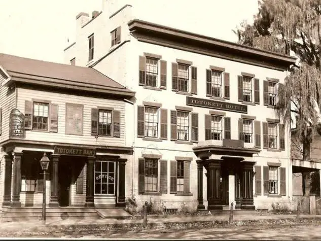 Totoket Hotel, photo courtesy the Branford Historical Society.