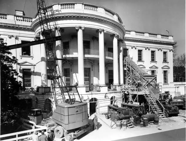 Removing debris from the White House. Courtesy National Park Service. 